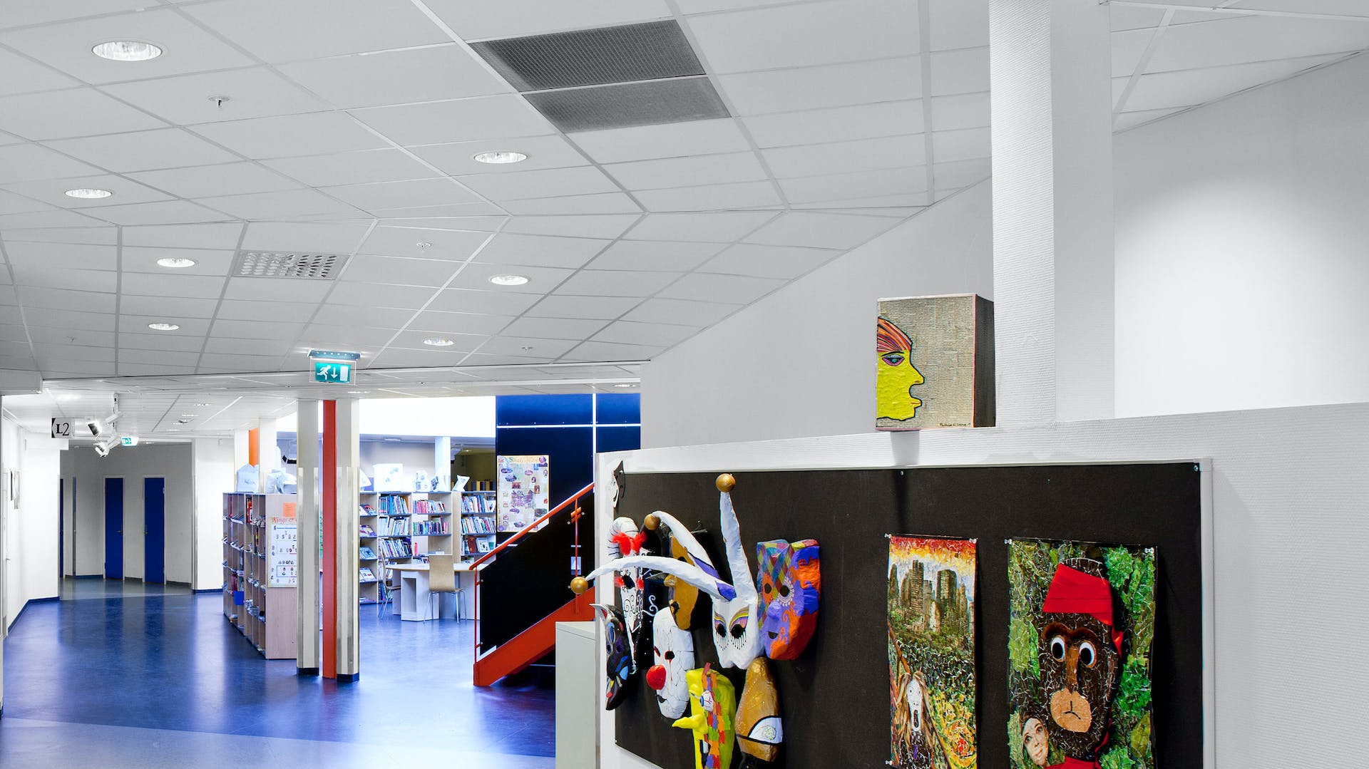 https---www.rockfon.co.uk-siteassets-rockfon-na-na-tiles2-2500x1406px_rockfon-tropic