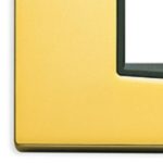 20653.B24 Capac metalic (cadru) EIKON pentru 3 module oro lucido